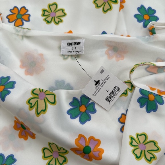 ⭐️COTTON ON - SATIN FLORAL A-LINE DRESS IN WHITE - Picture 4 of 4